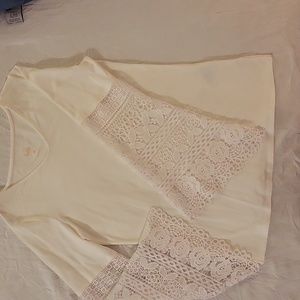 belle by Kim Gravel knit top with Lace Sleeves. Size women's XXS. Light Cream.